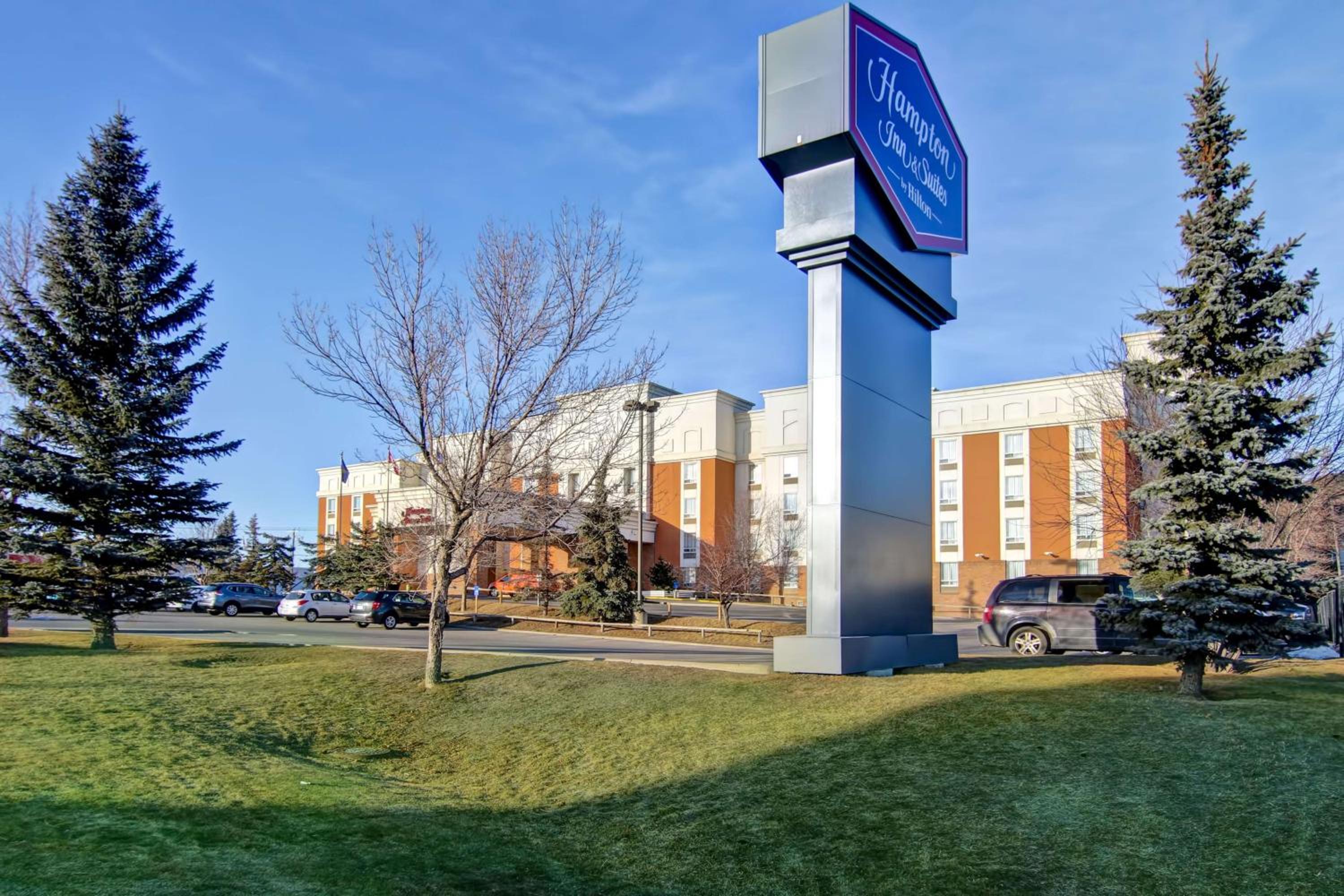 Hotel Hampton Inn & Suites by Hilton Calgary-Airport - Image 1