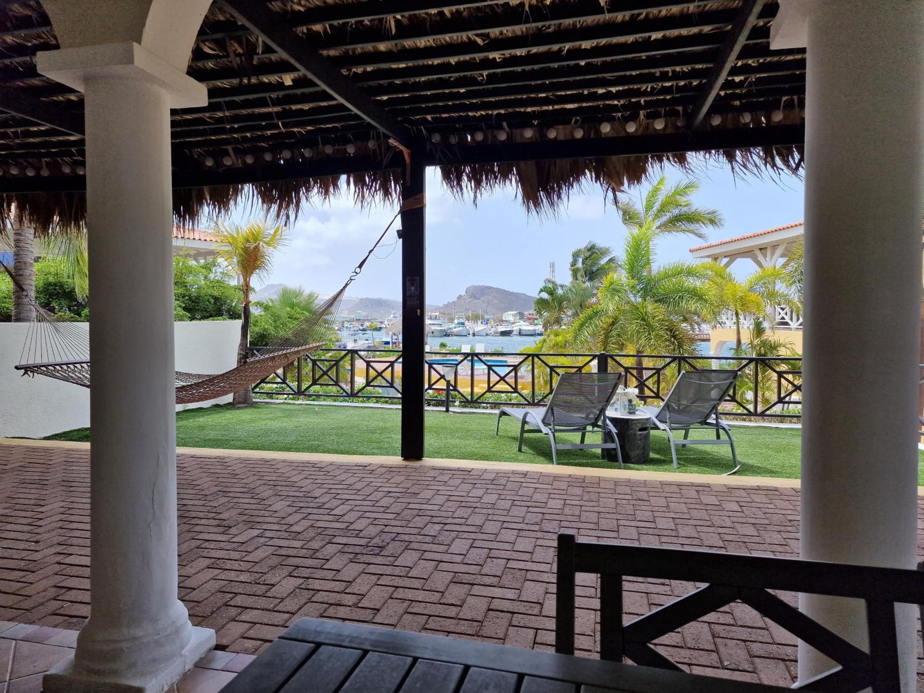 Luxury appt for 6: mesmerizing Spanish water view