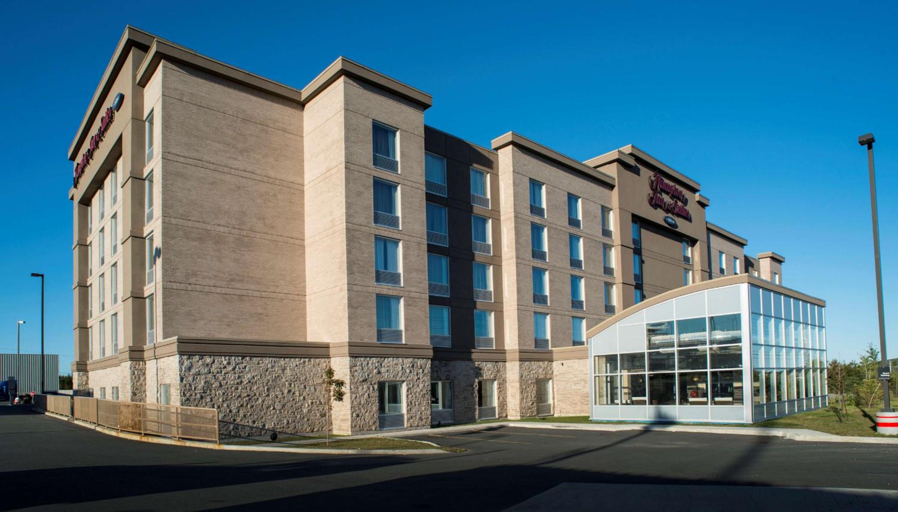 Hotel Hampton Inn & Suites by Hilton St. John's Airport - Image 1
