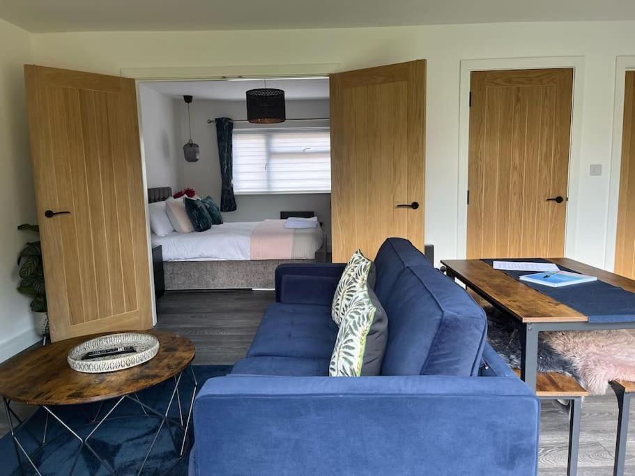 The Hideaway with own private sunny garden view 3