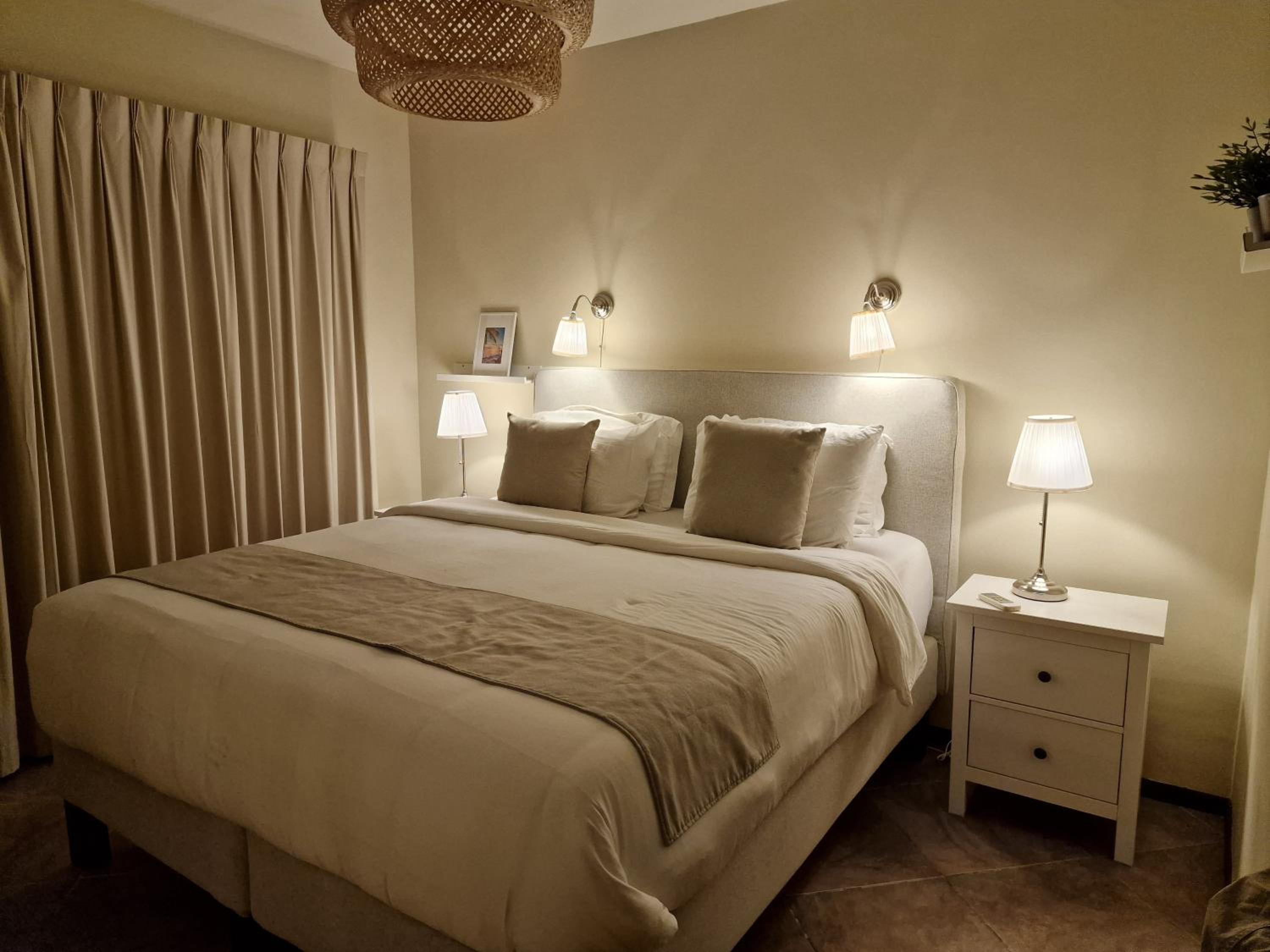 Luxury appt for 6: mesmerizing Spanish water view