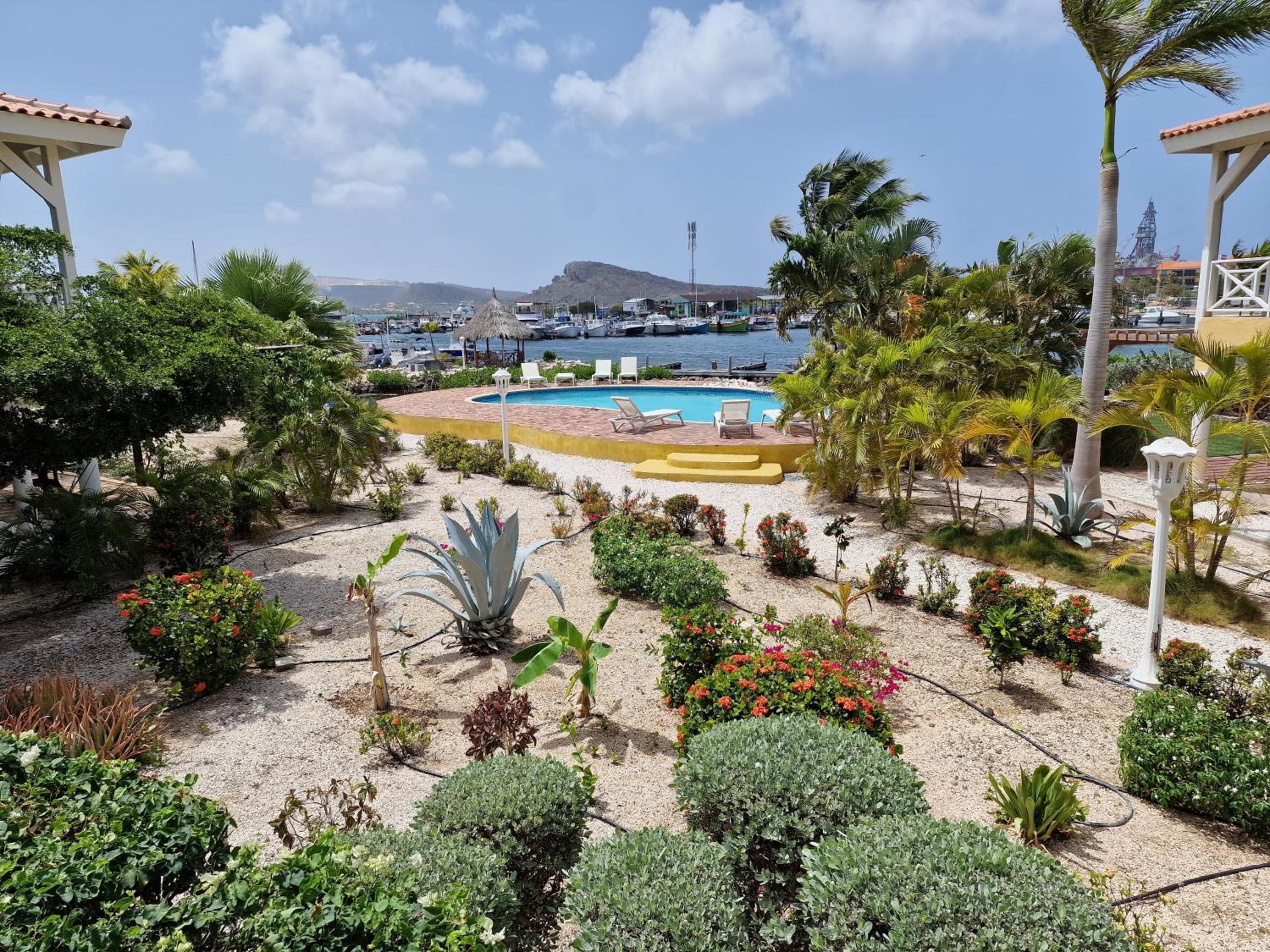 Luxury appt for 6: mesmerizing Spanish water view