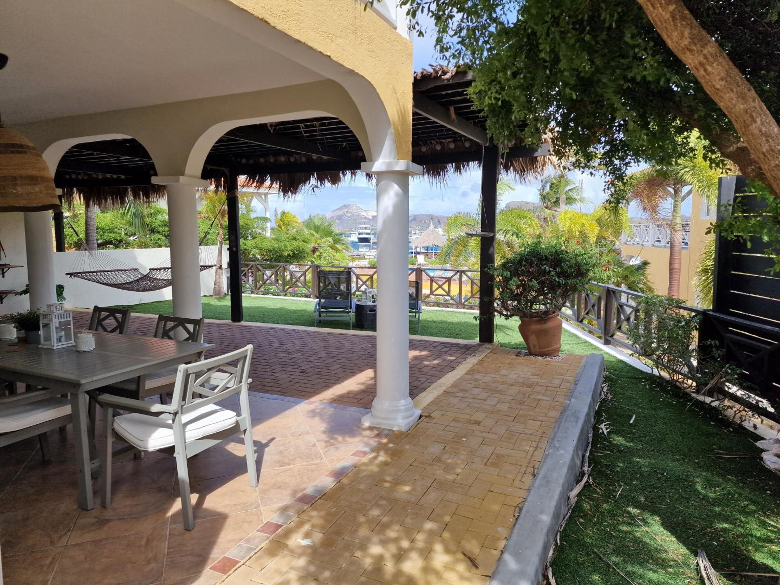 Luxury appt for 6: mesmerizing Spanish water view