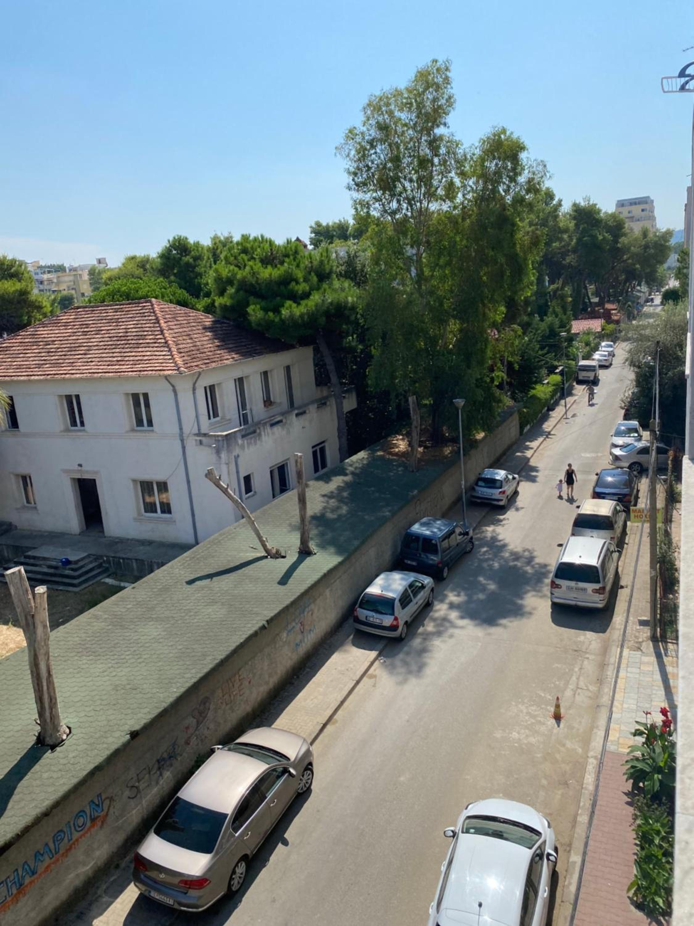 Zani’s Apartments