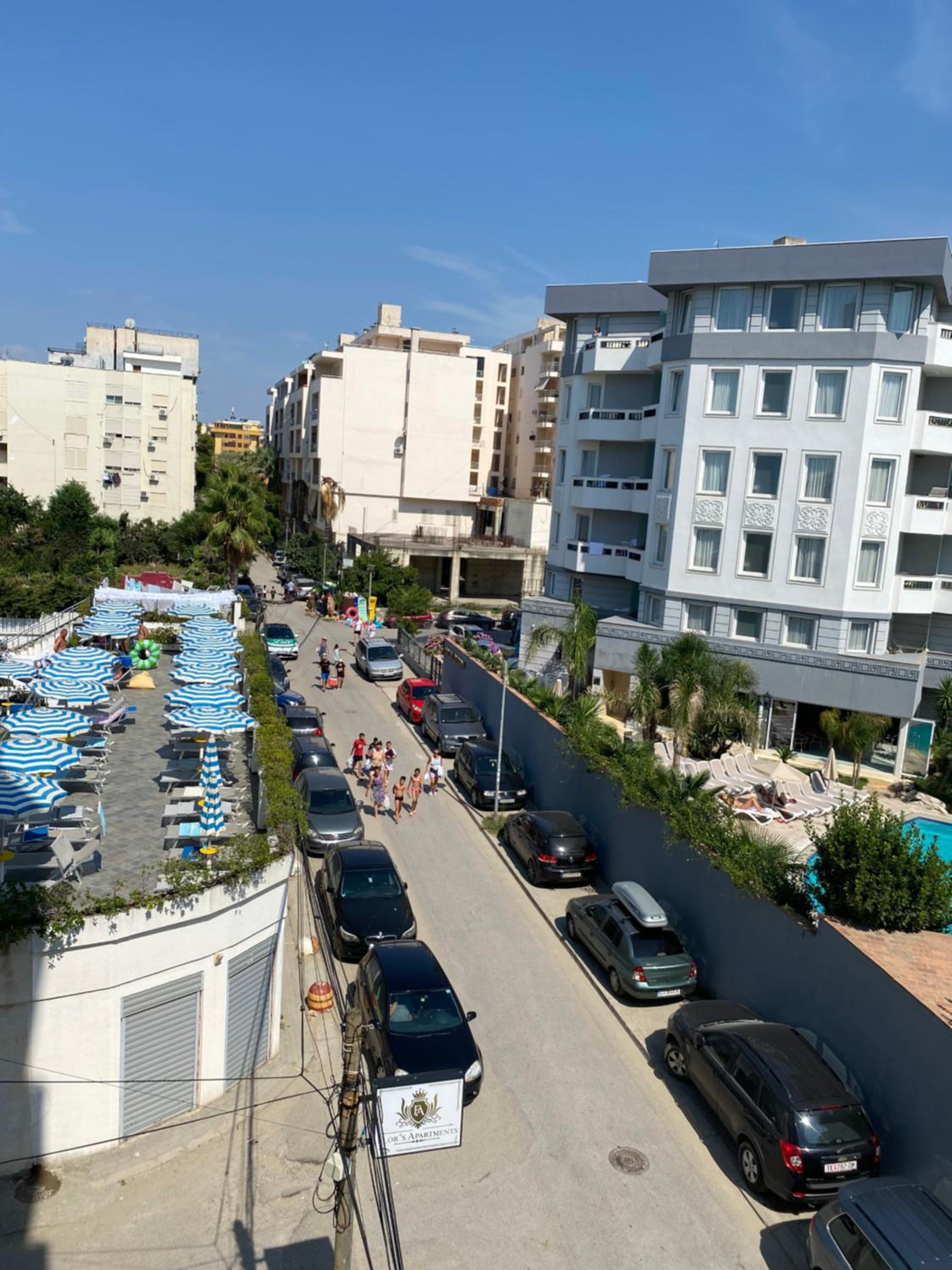 Zani’s Apartments