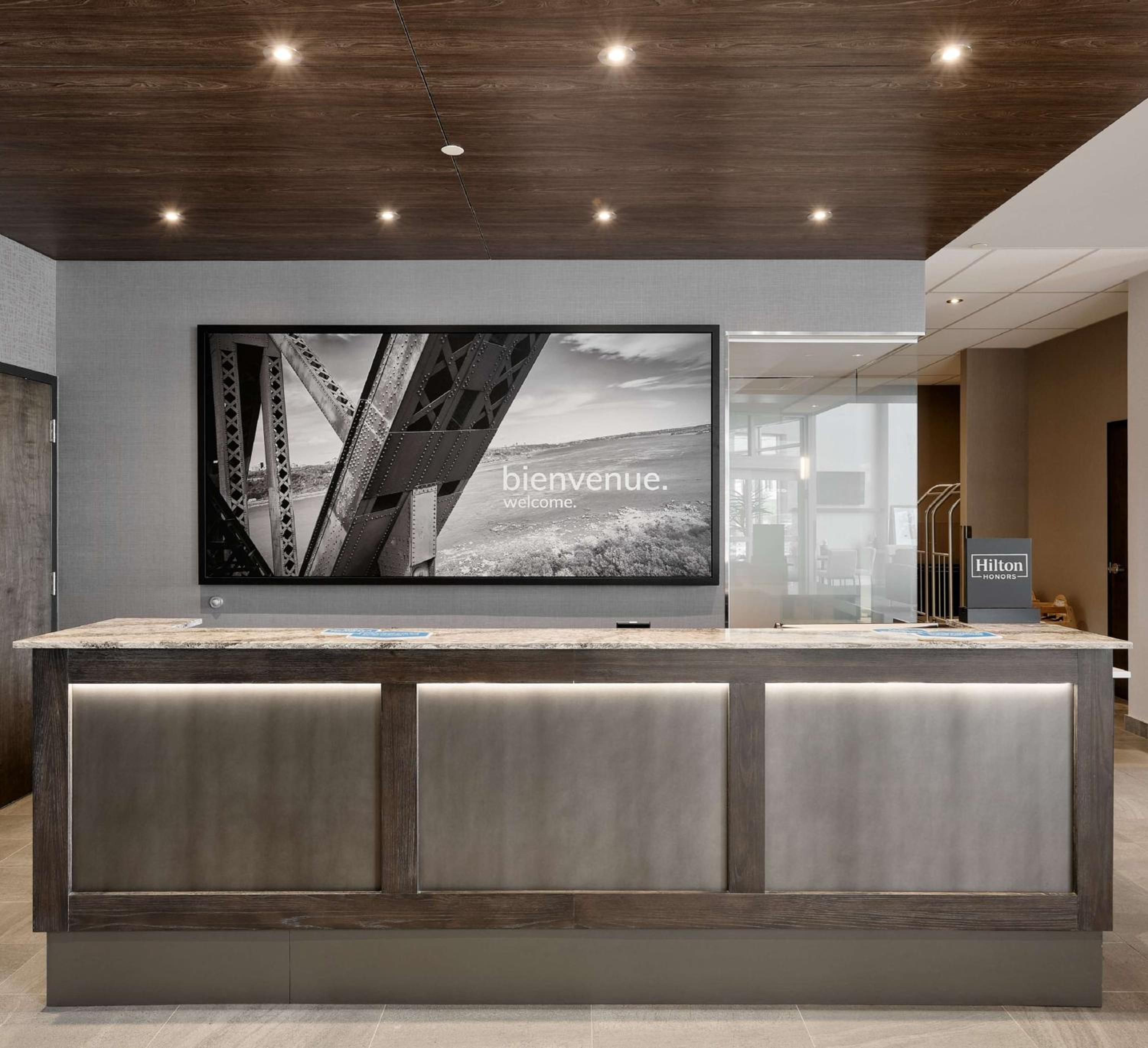 Levis Vacations - Hampton Inn  Suites by Hilton Quebec City Levis - Property Image 2