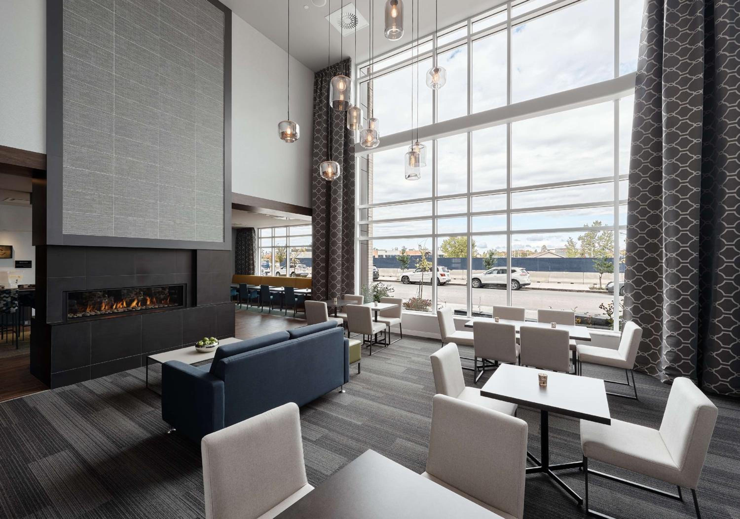 Levis Vacations - Hampton Inn  Suites by Hilton Quebec City Levis - Property Image 3