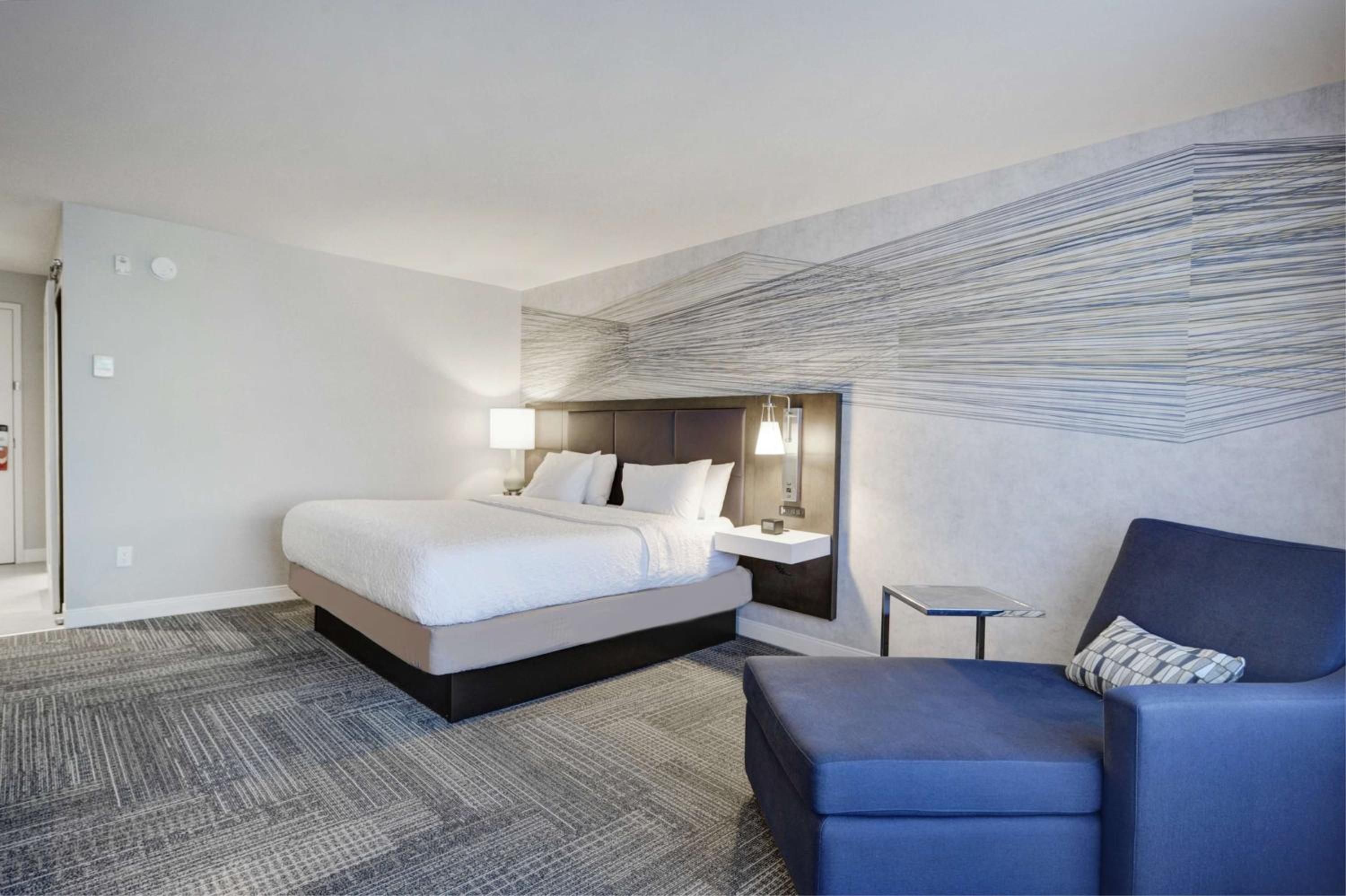 Levis Vacations - Hampton Inn  Suites by Hilton Quebec City Levis - Property Image 11