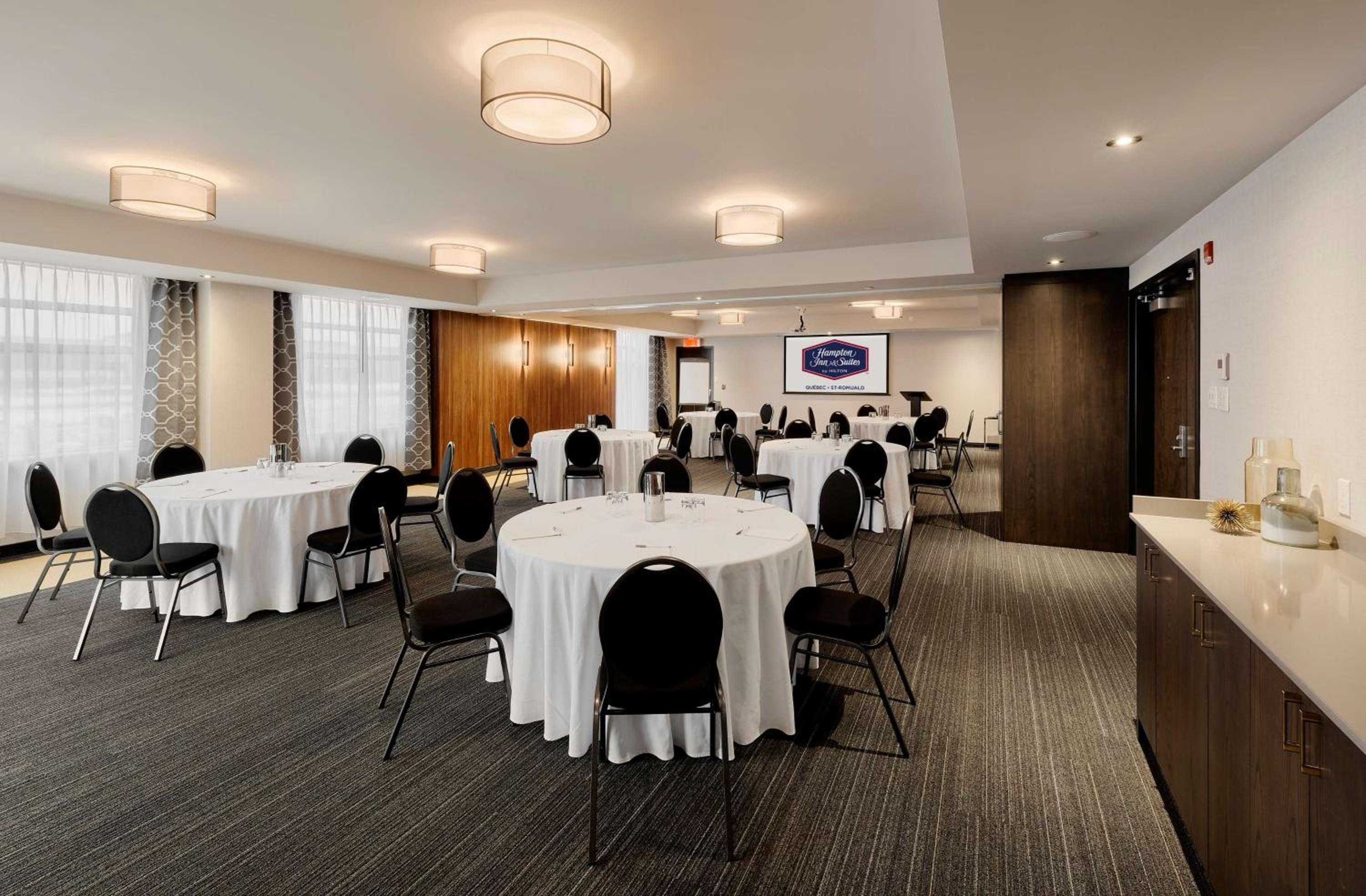 Levis Vacations - Hampton Inn Suites by Hilton Quebec City Levis - Property Image 23