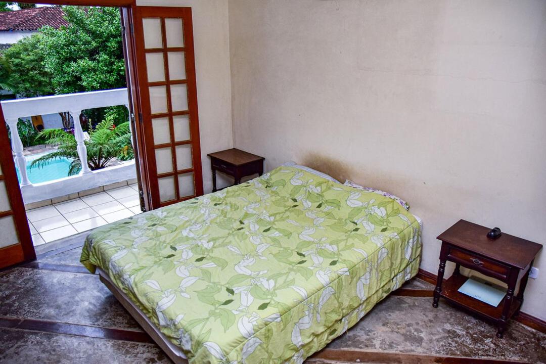 Casa c piscina e churrasqueira no Guarujá - SP