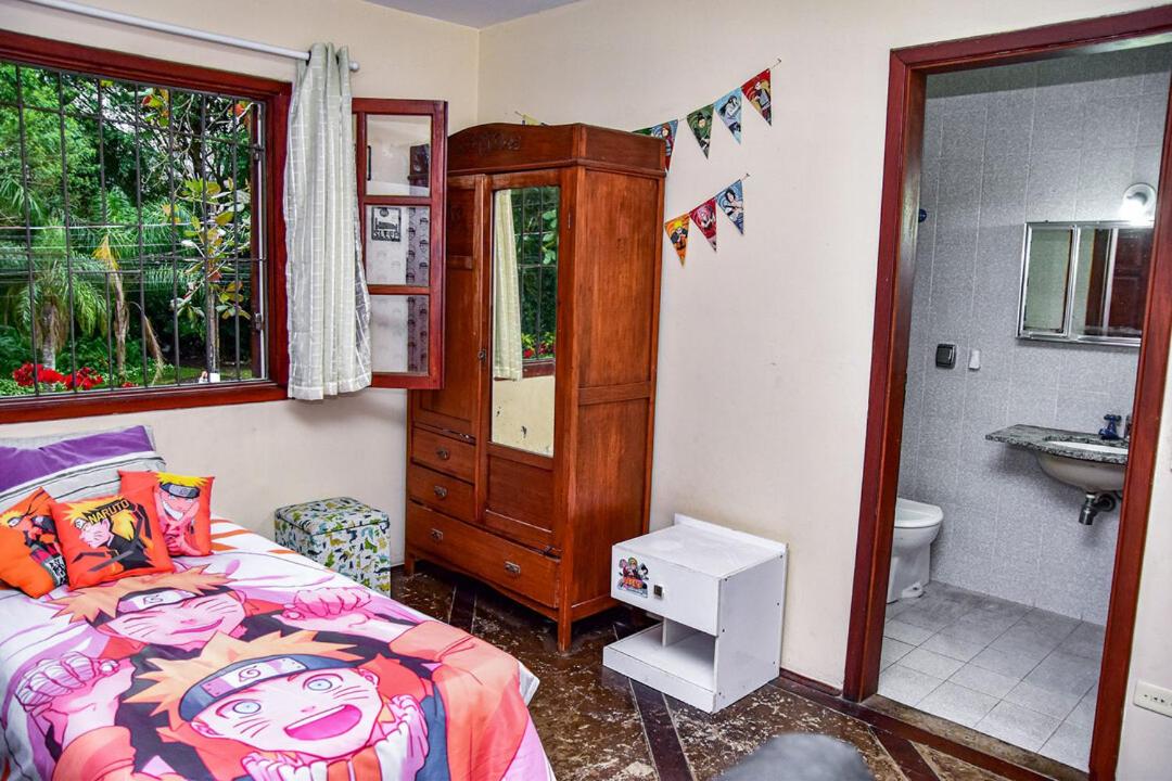 Casa c piscina e churrasqueira no Guarujá - SP