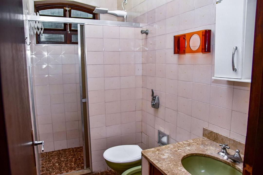 Casa c piscina e churrasqueira no Guarujá - SP