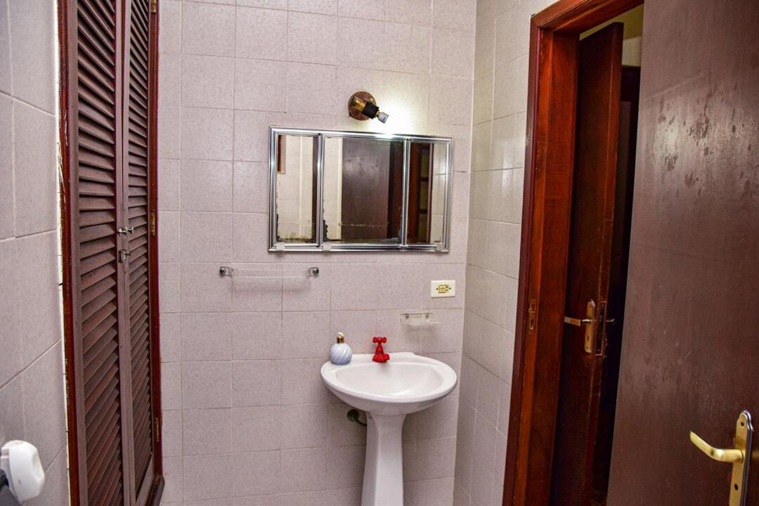 Casa c piscina e churrasqueira no Guarujá - SP