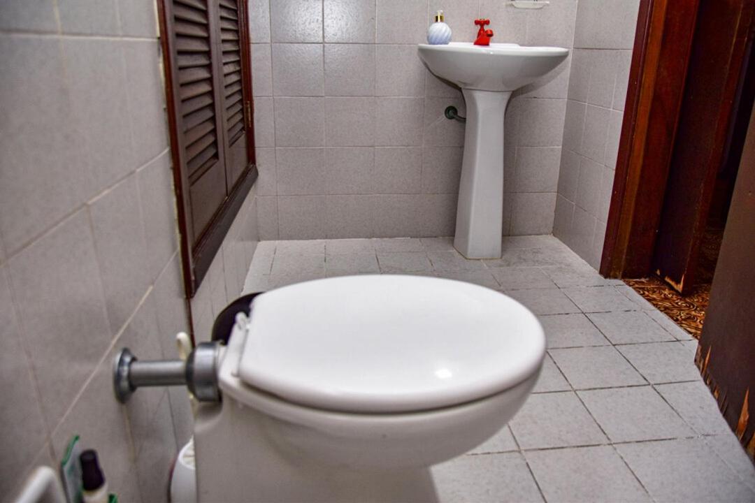Casa c piscina e churrasqueira no Guarujá - SP