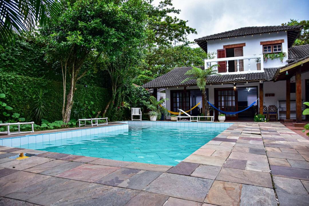 Casa c piscina e churrasqueira no Guarujá - SP