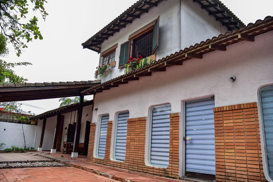Casa c piscina e churrasqueira no Guarujá - SP