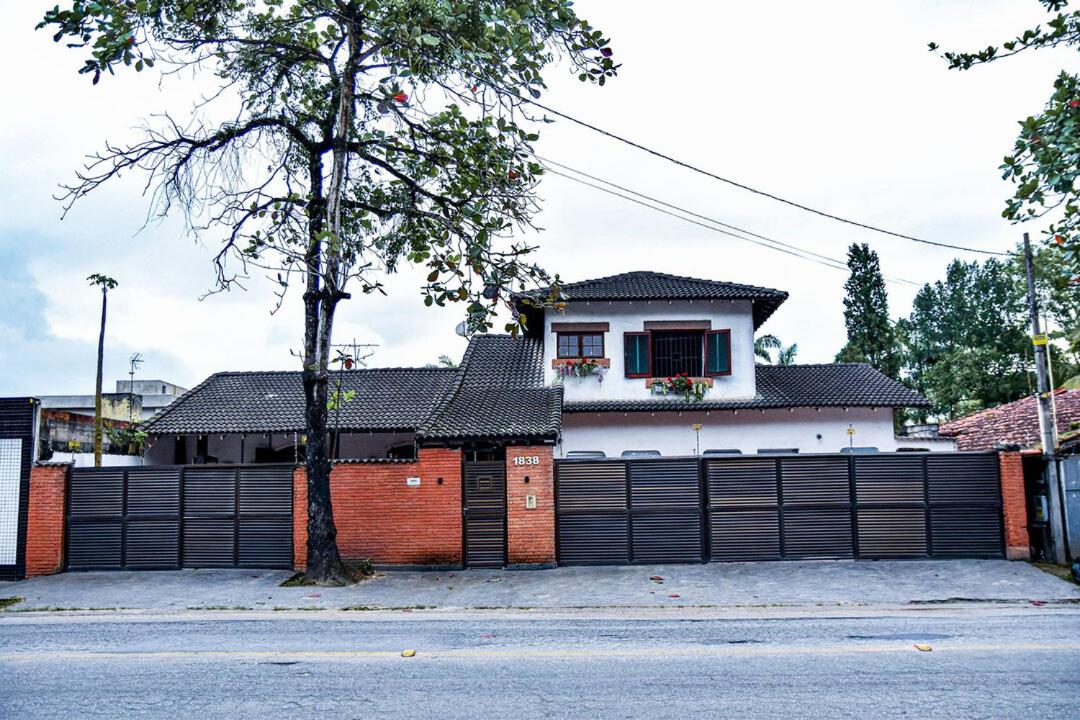 Casa c piscina e churrasqueira no Guarujá - SP