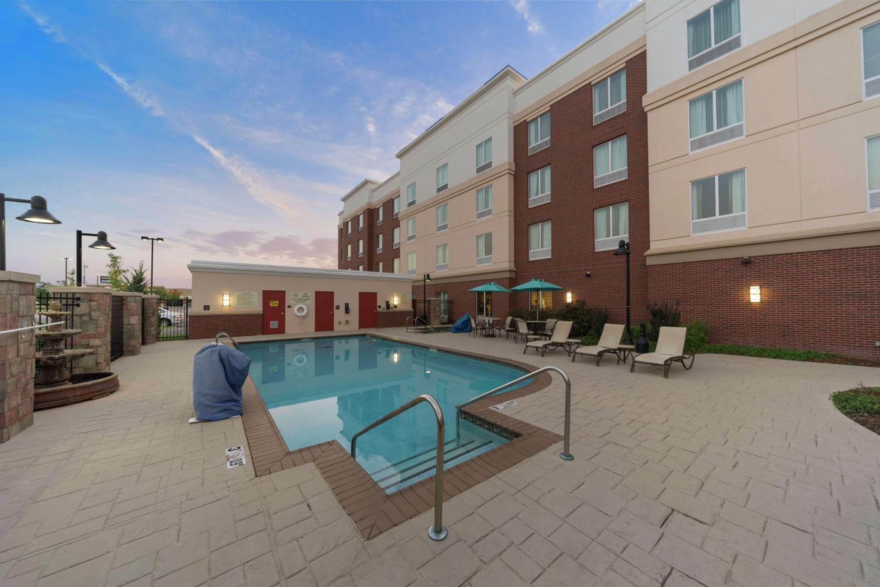 Lawton Vacations - Hilton Garden Inn Lawton-Fort Sill - Property Image 6