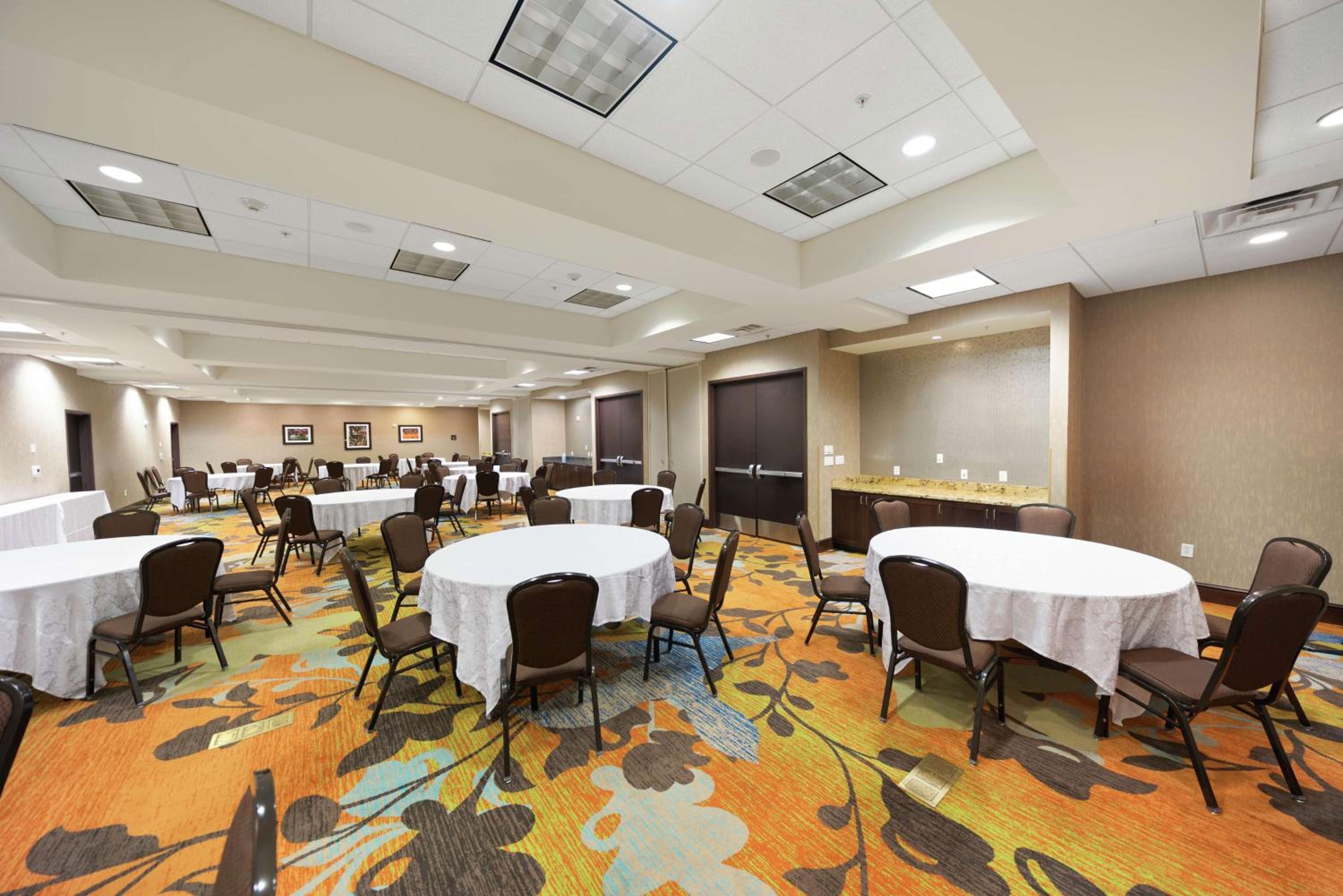 Lawton Vacations - Hilton Garden Inn Lawton-Fort Sill - Property Image 5