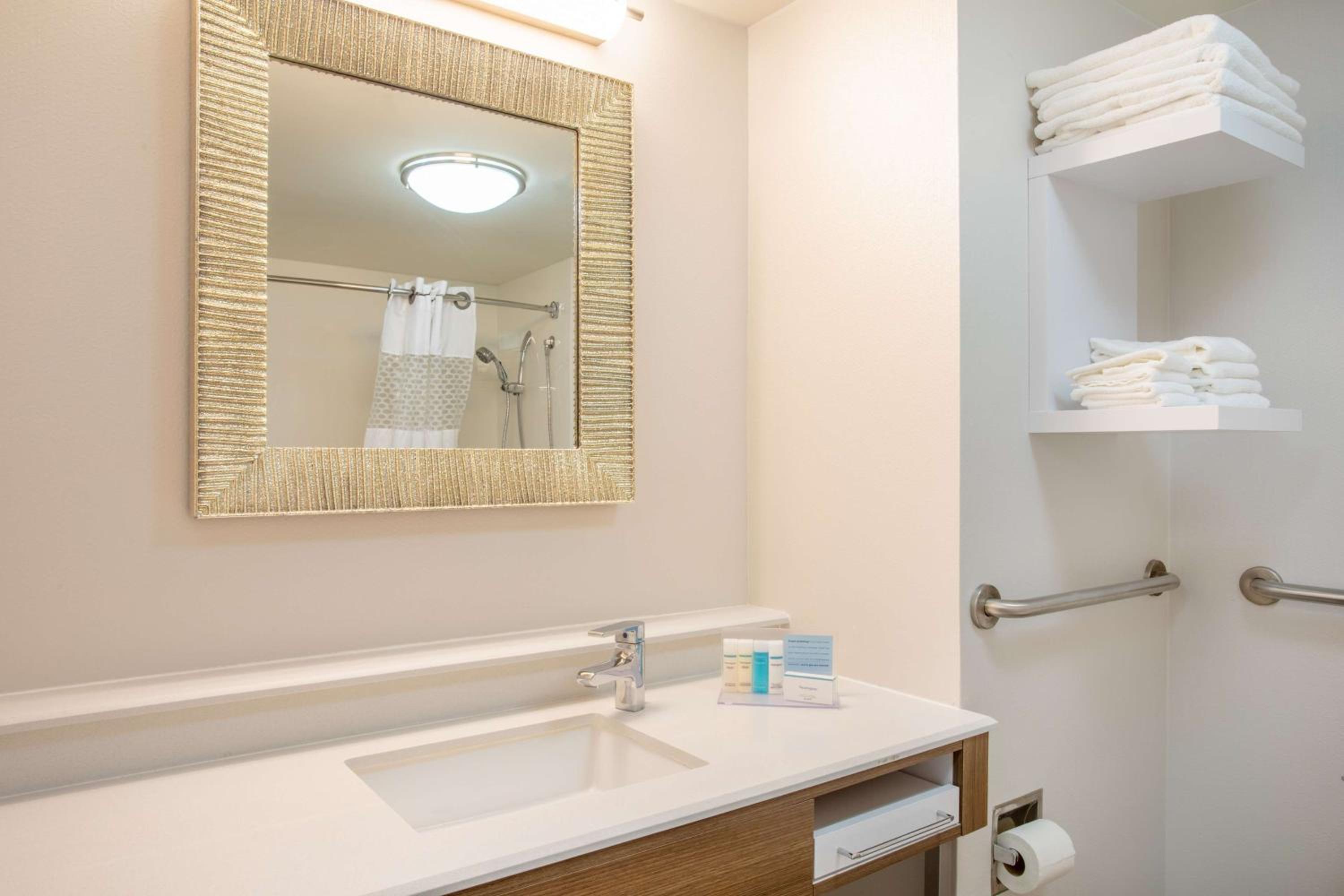 Fishkill Vacations - Hampton Inn Fishkill - Property Image 12