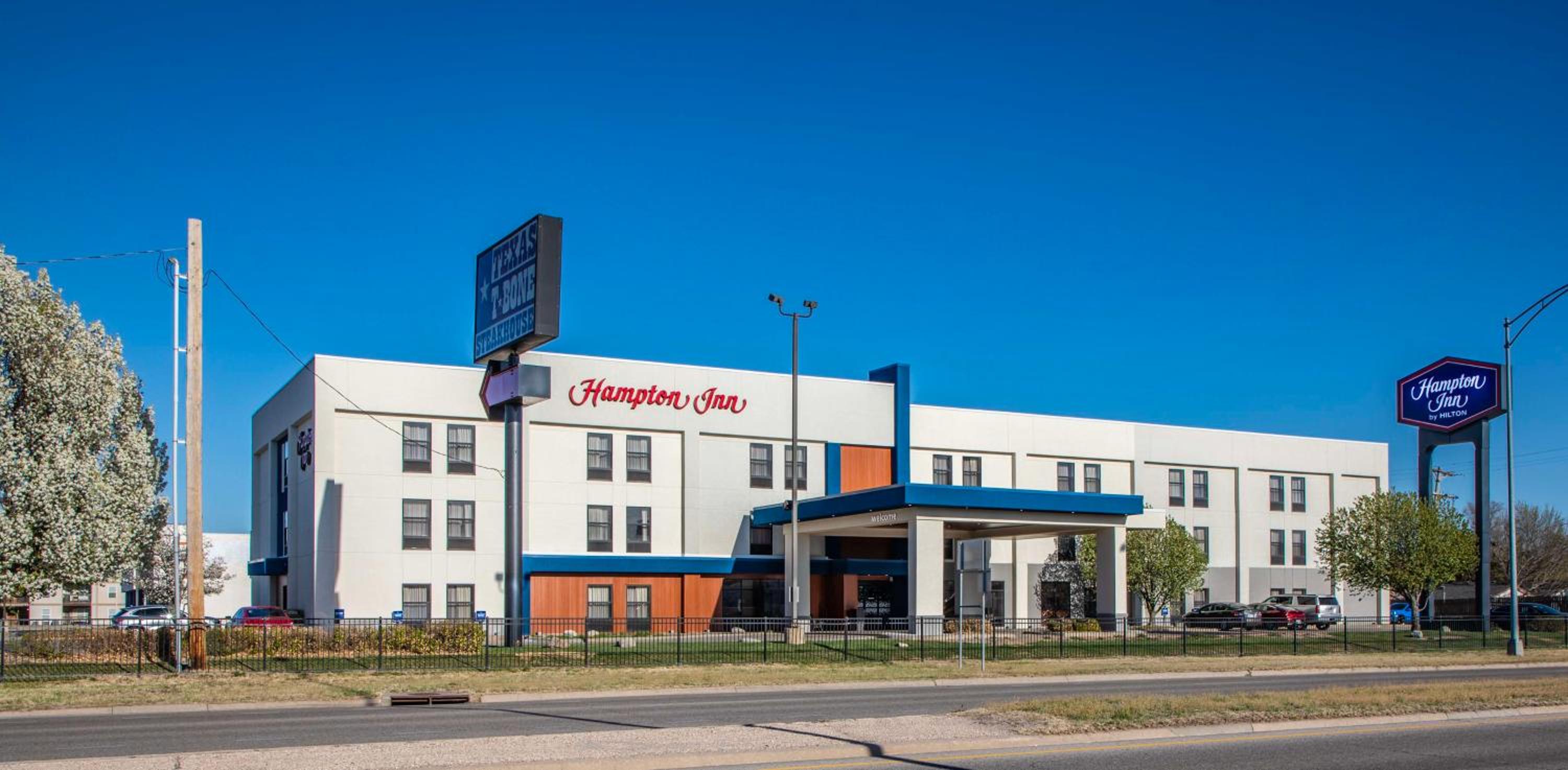 Hutchinson Vacations - Hampton Inn Hutchinson - Property Image 1