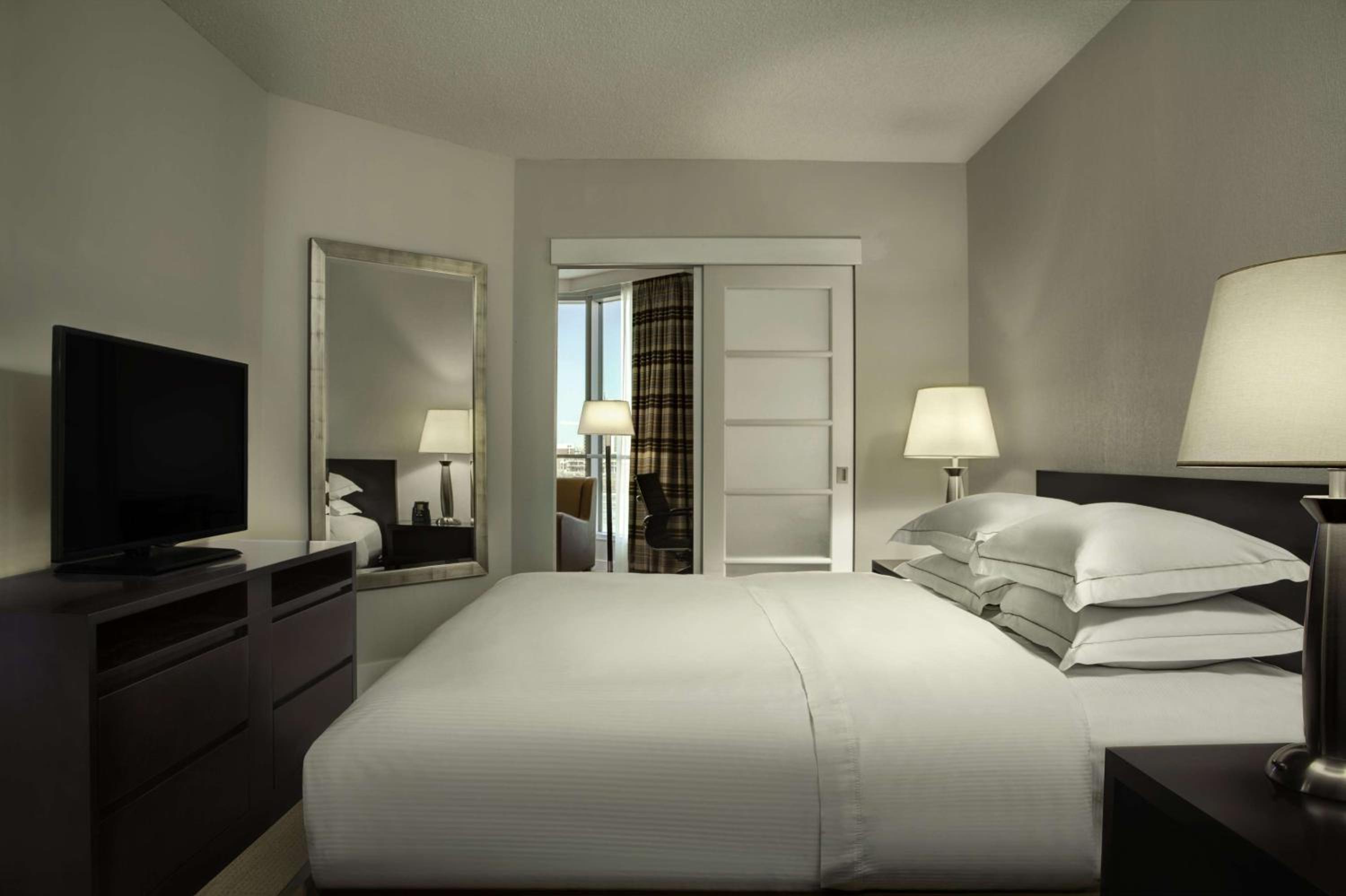 Hilton Suites Toronto-Markham Conference Centre  Spa - Property Image 9