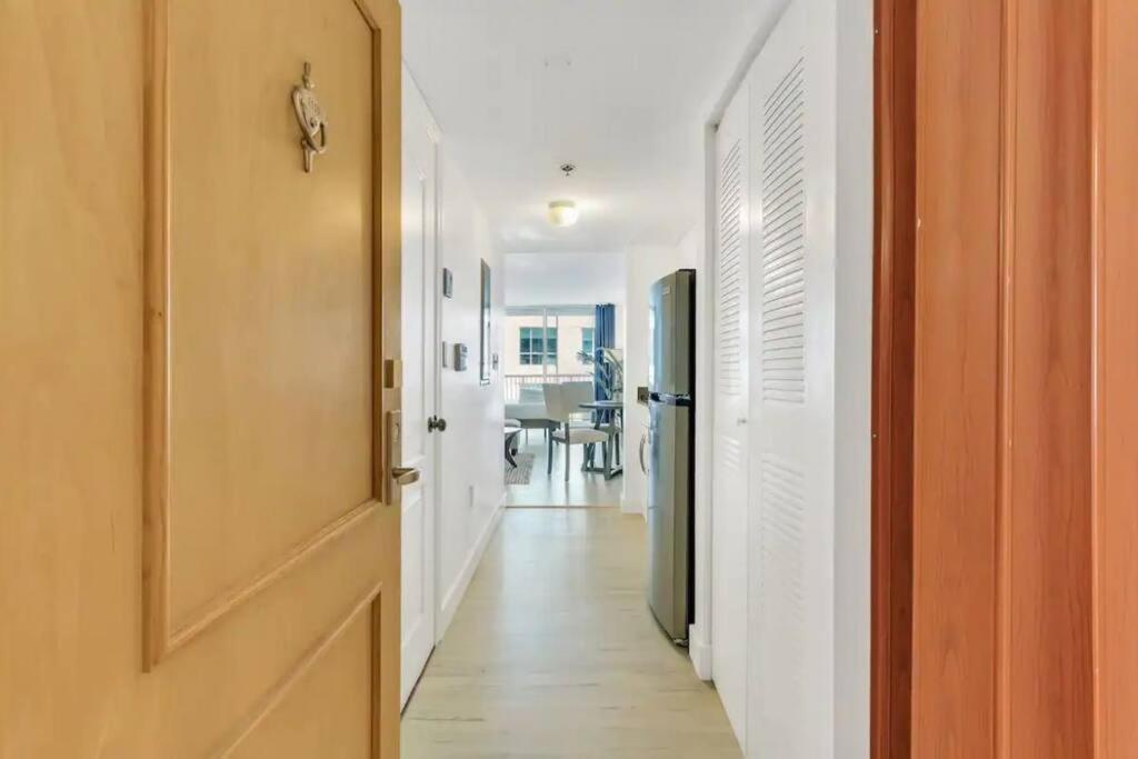 Glam Studio: Sleeps 4 x Pool x Gym x Parking