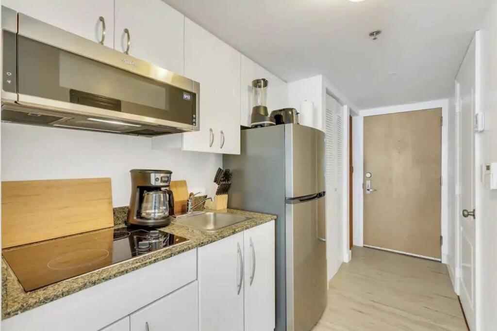 Glam Studio: Sleeps 4 x Pool x Gym x Parking