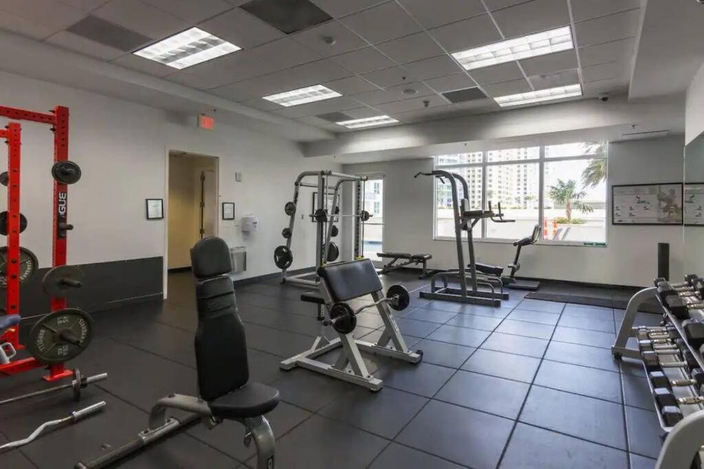 Glam Studio: Sleeps 4 x Pool x Gym x Parking
