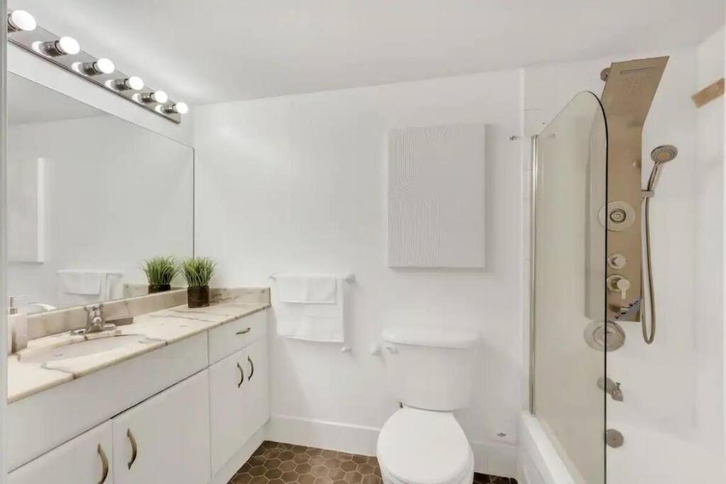 Glam Studio: Sleeps 4 x Pool x Gym x Parking