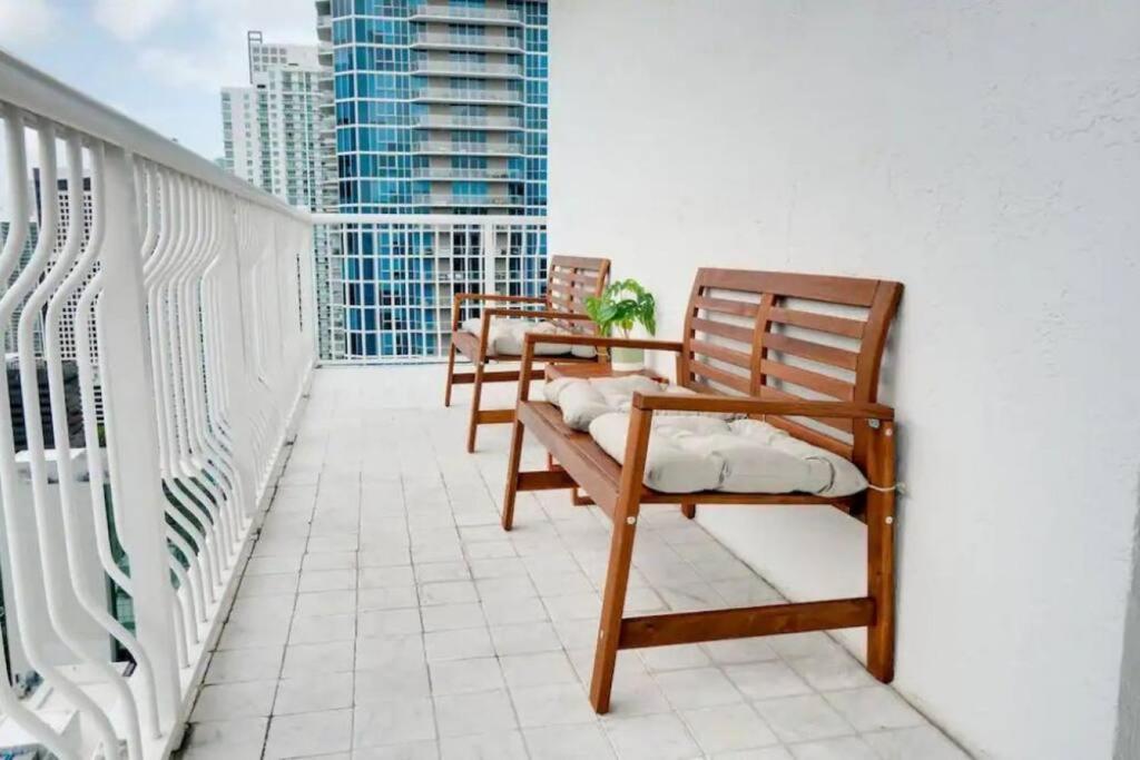 Chic Penthouse: 3BR x Pool x Gym x 2 Parking Spots