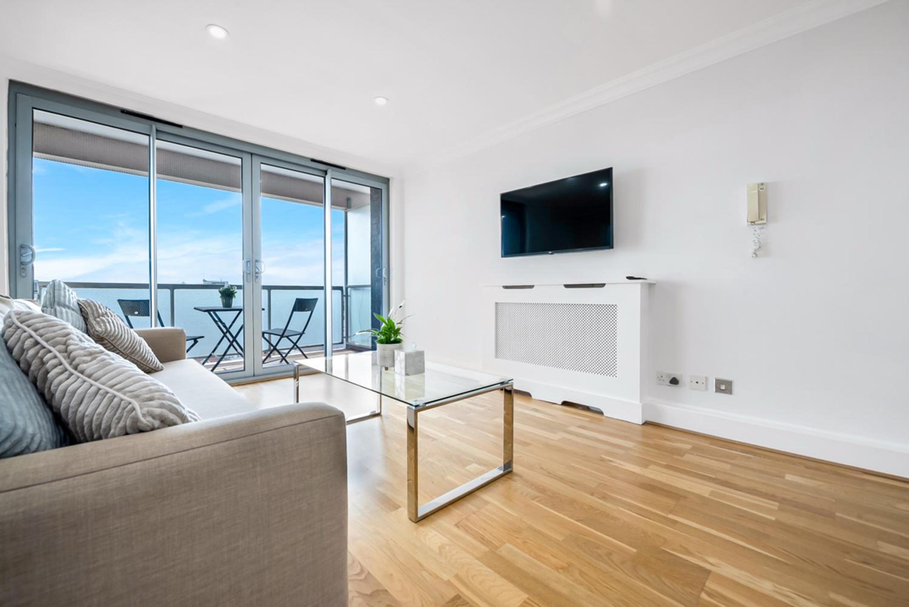 Stunning Flat on King's Road, Chelsea with Balcony