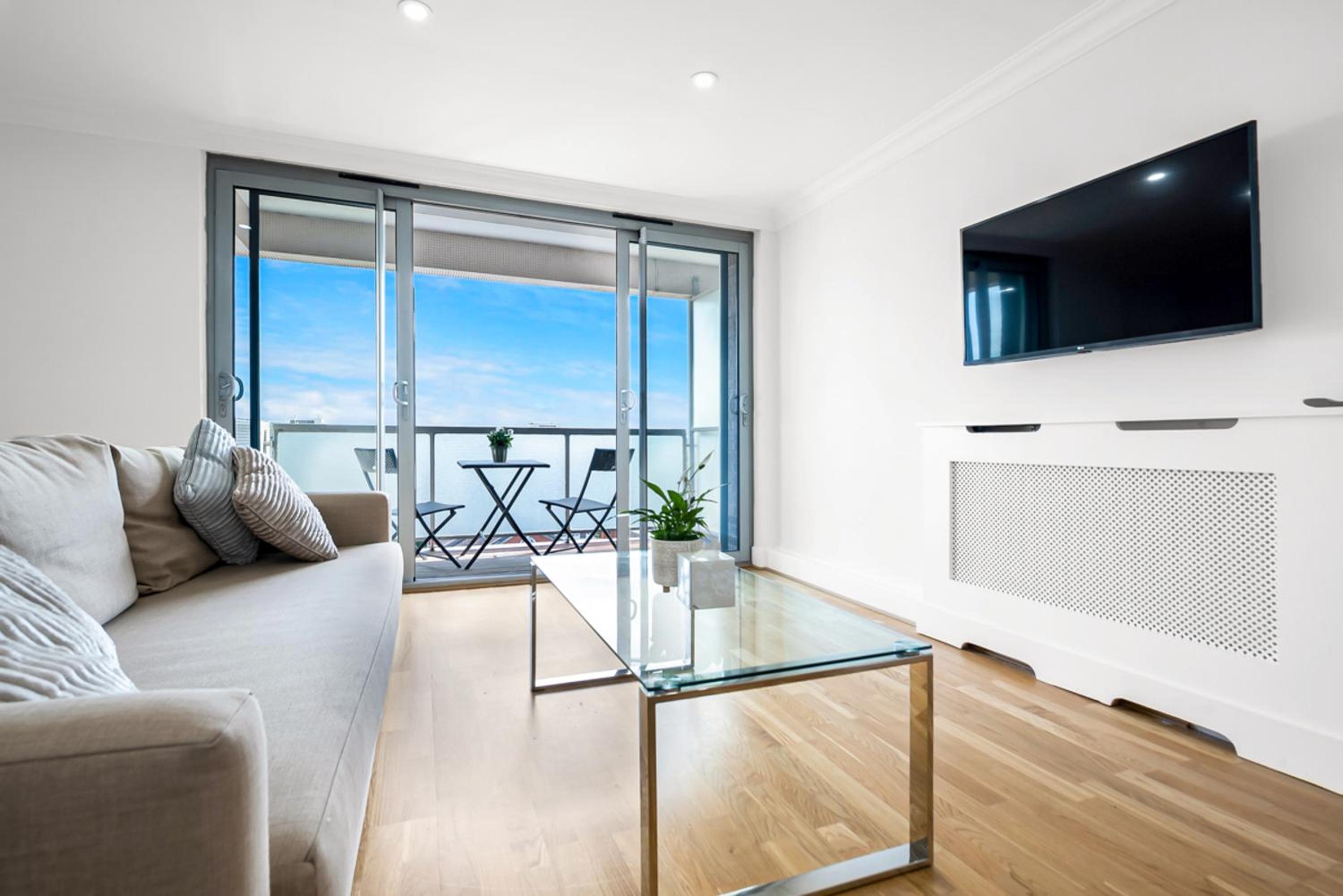 Stunning Flat on King's Road, Chelsea with Balcony