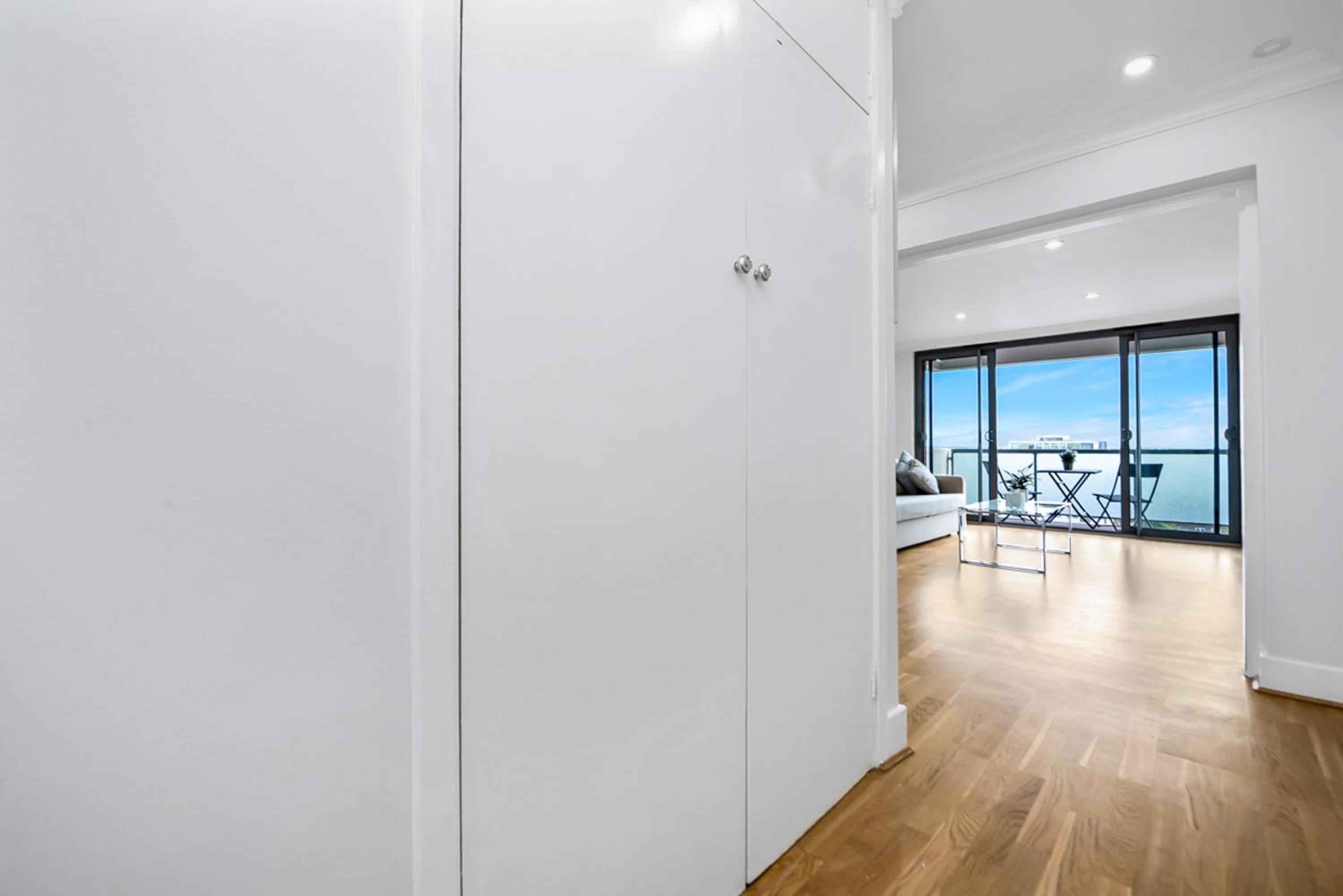 Stunning Flat on King's Road, Chelsea with Balcony
