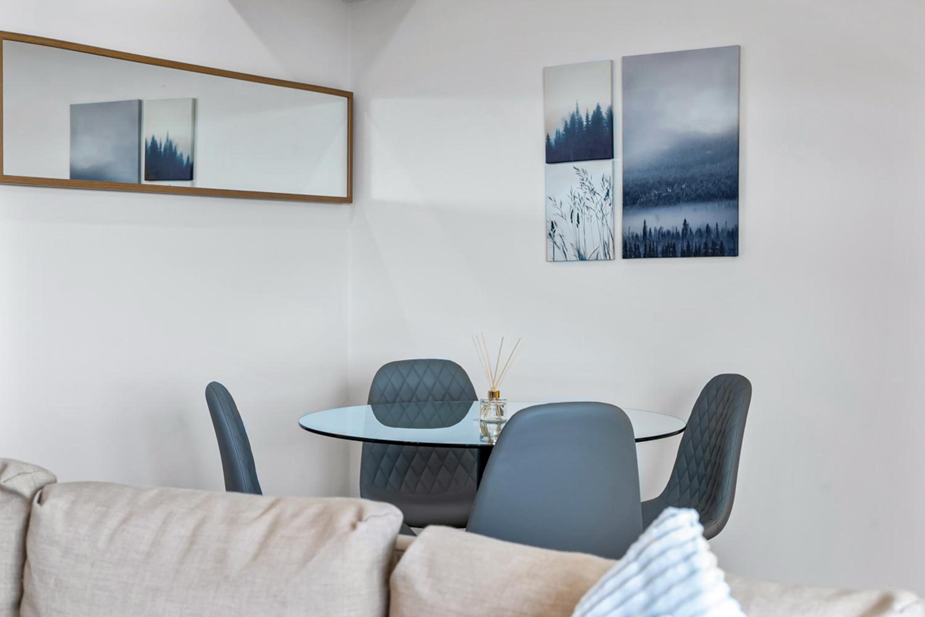Stunning Flat on King's Road, Chelsea with Balcony