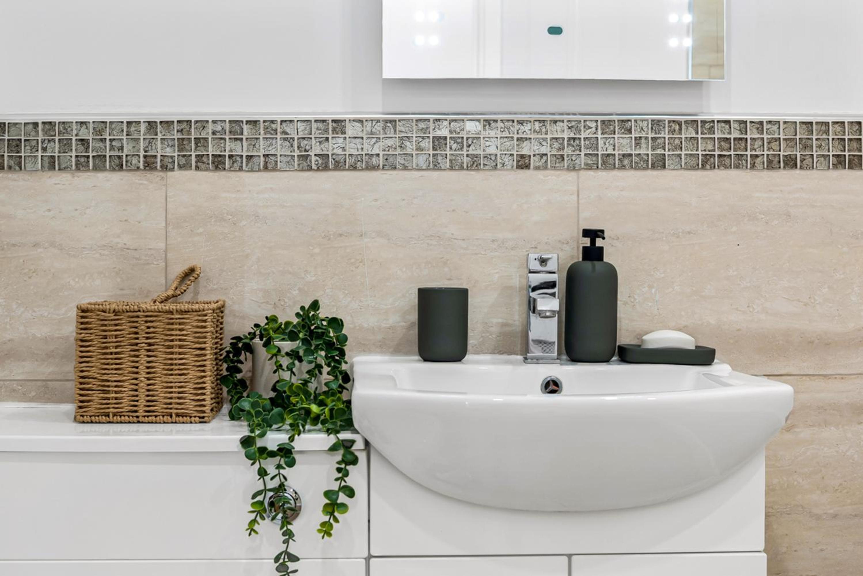 Stunning Flat on King's Road, Chelsea with Balcony