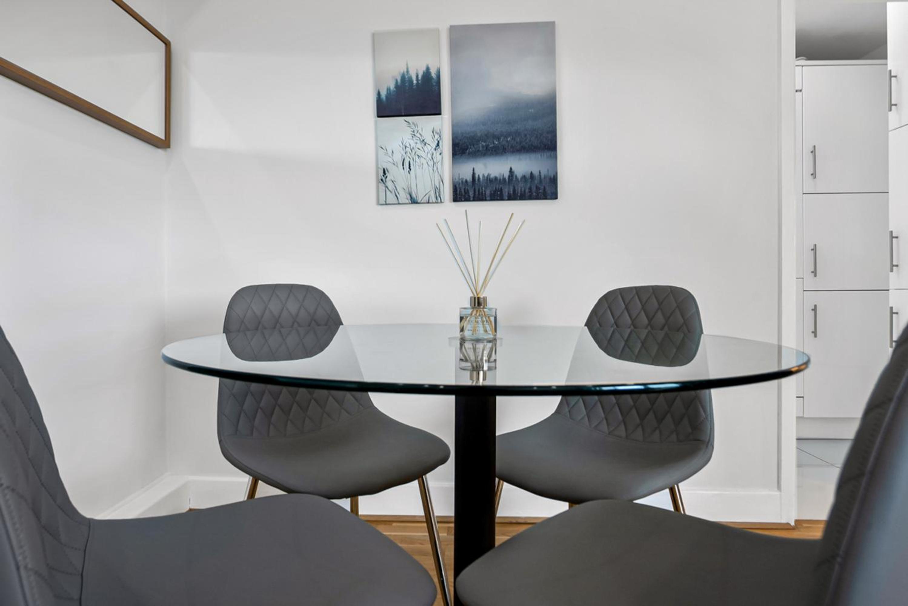 Stunning Flat on King's Road, Chelsea with Balcony