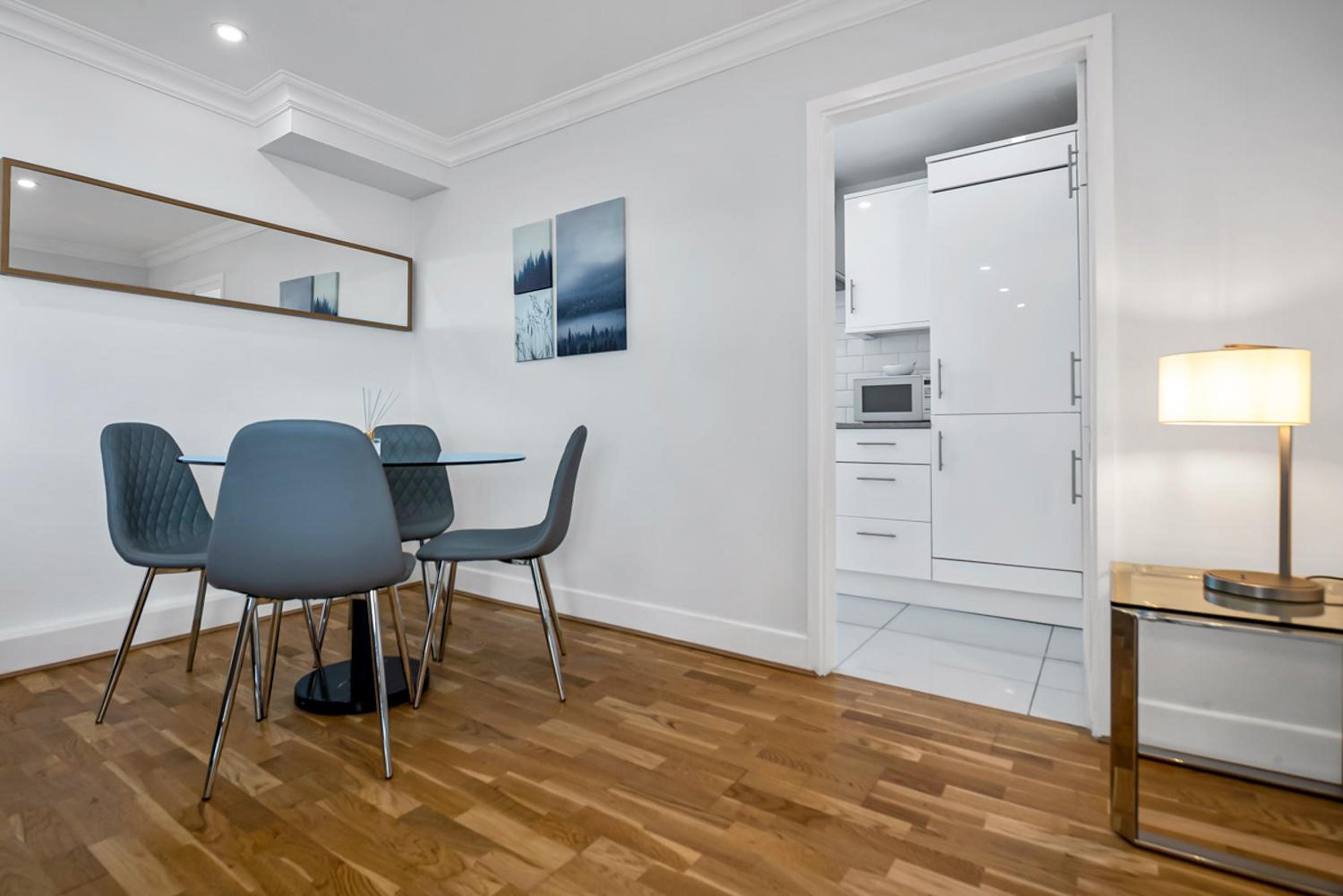 Stunning Flat on King's Road, Chelsea with Balcony