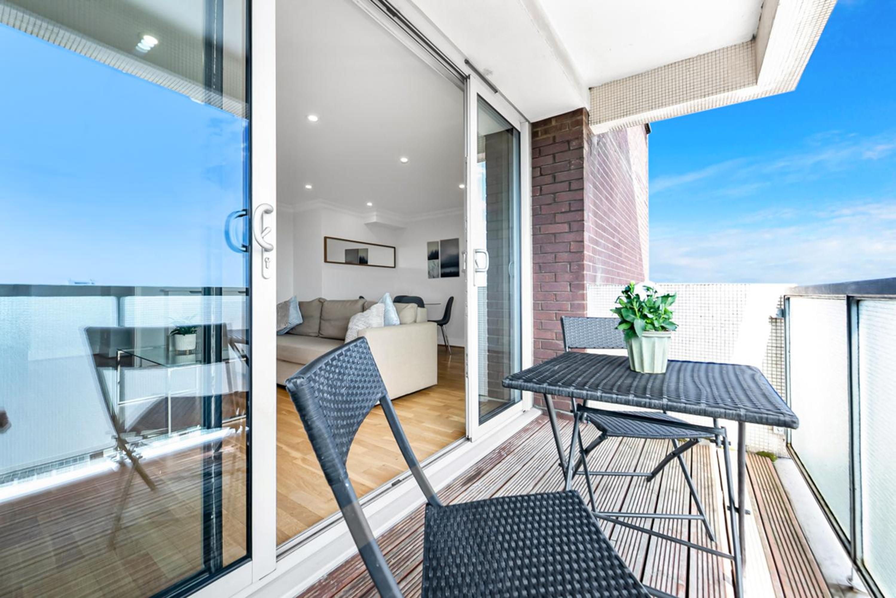 Stunning Flat on King's Road, Chelsea with Balcony