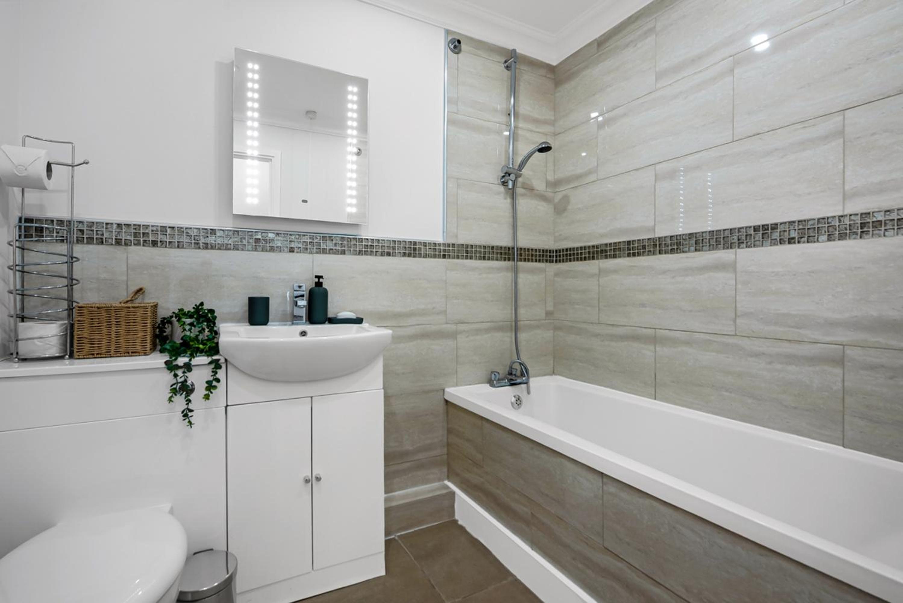 Stunning Flat on King's Road, Chelsea with Balcony