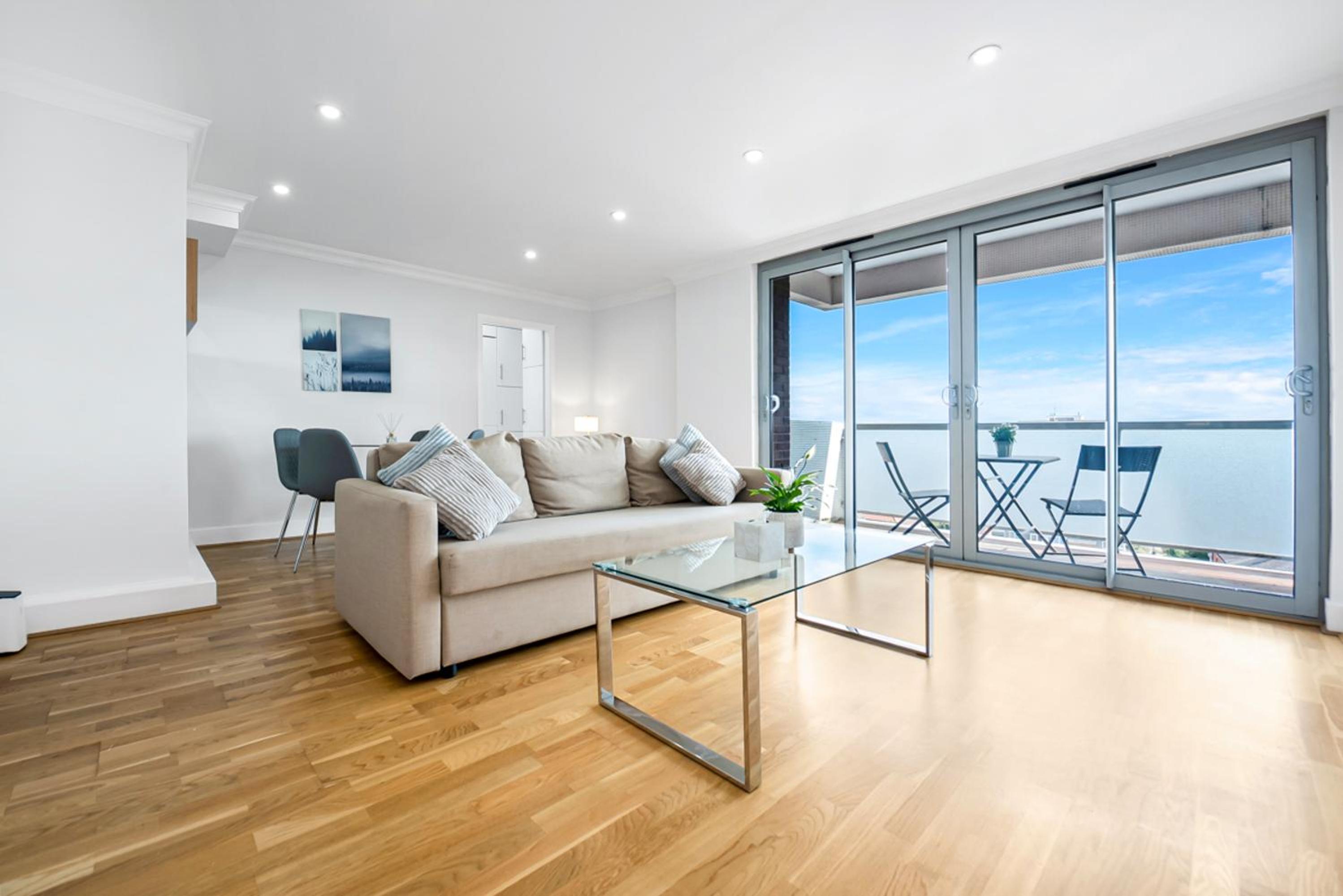 Stunning Flat on King's Road, Chelsea with Balcony