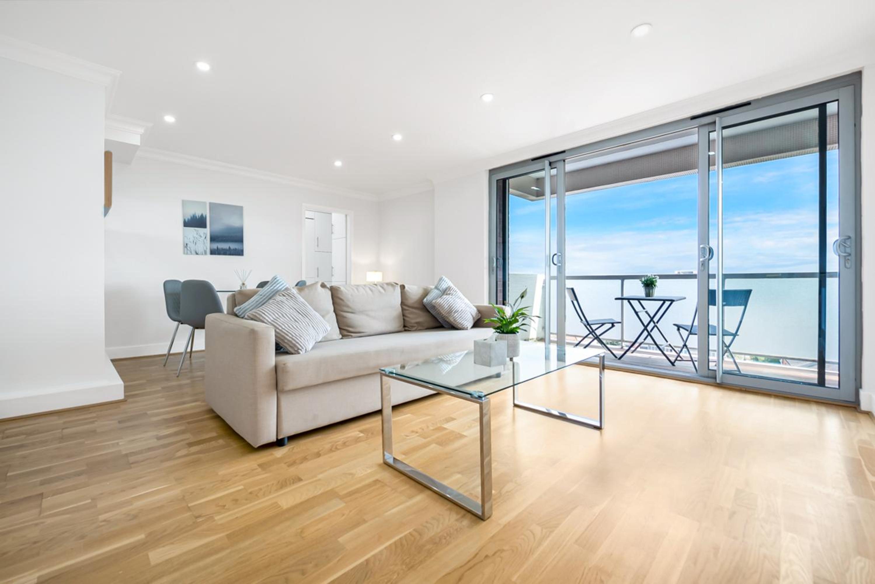 Stunning Flat on King's Road, Chelsea with Balcony