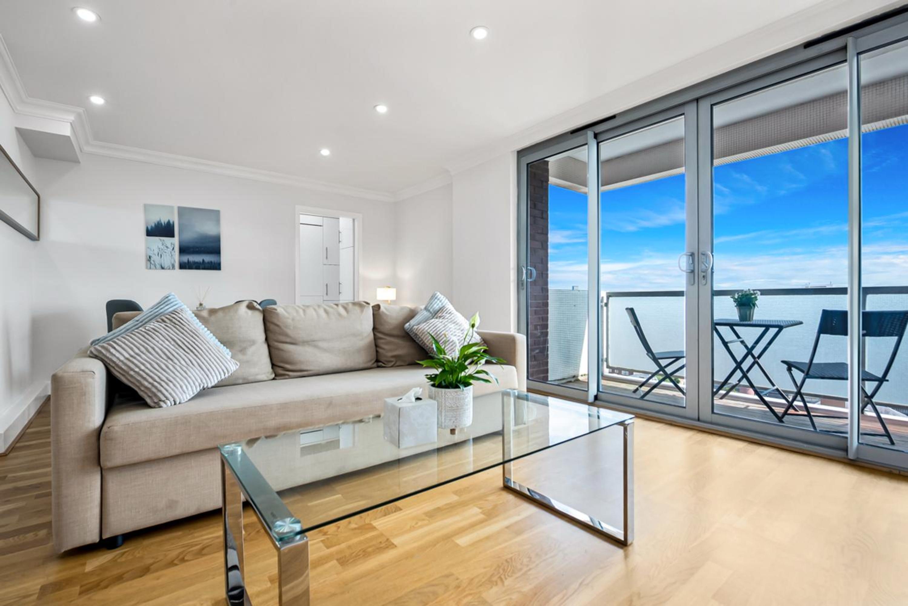 Stunning Flat on King's Road, Chelsea with Balcony