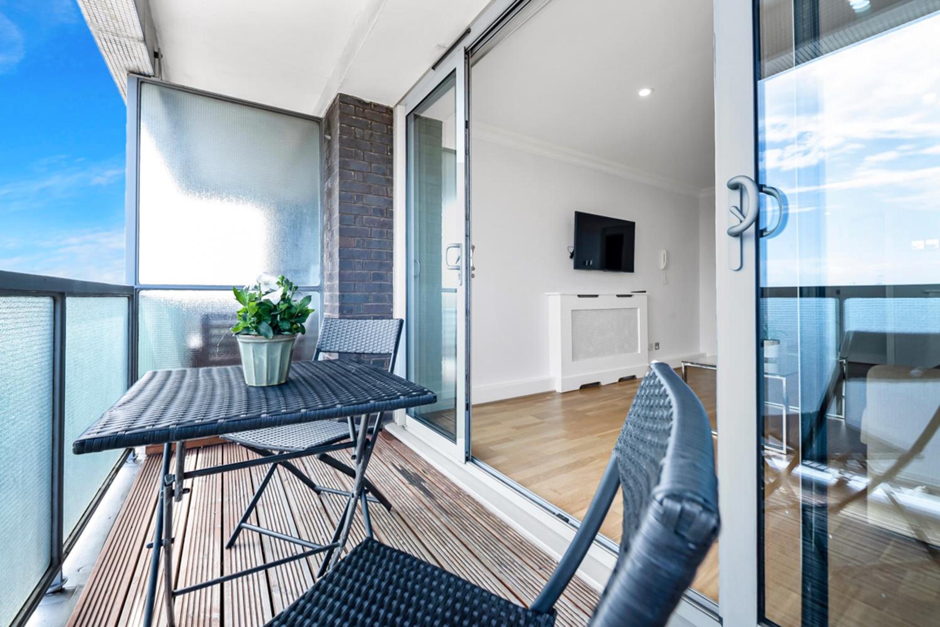 Stunning Flat on King's Road, Chelsea with Balcony