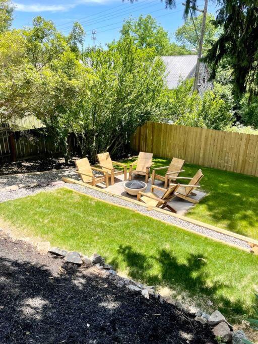 Cozy Dark & Moody Home New Reno 10 mins to Lanc view 5