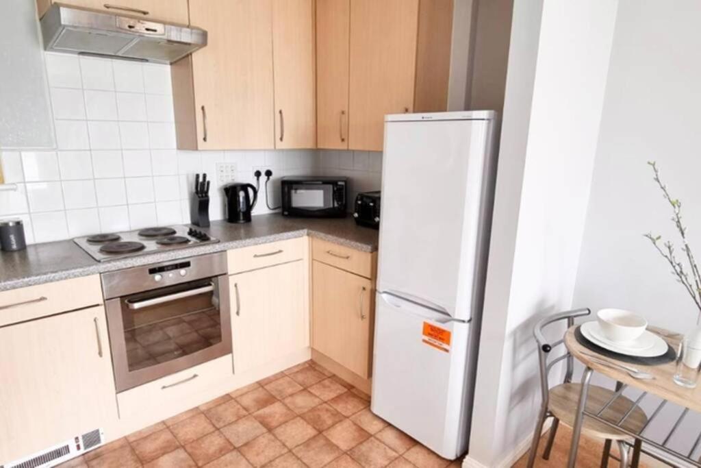 BookApartments.CoHeathrow - Top Apartment Skyline views view 3