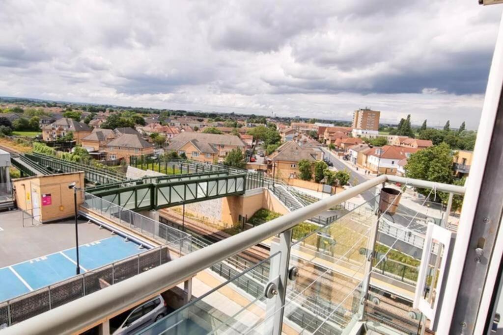 BookApartments.CoHeathrow - Top Apartment Skyline views view 4