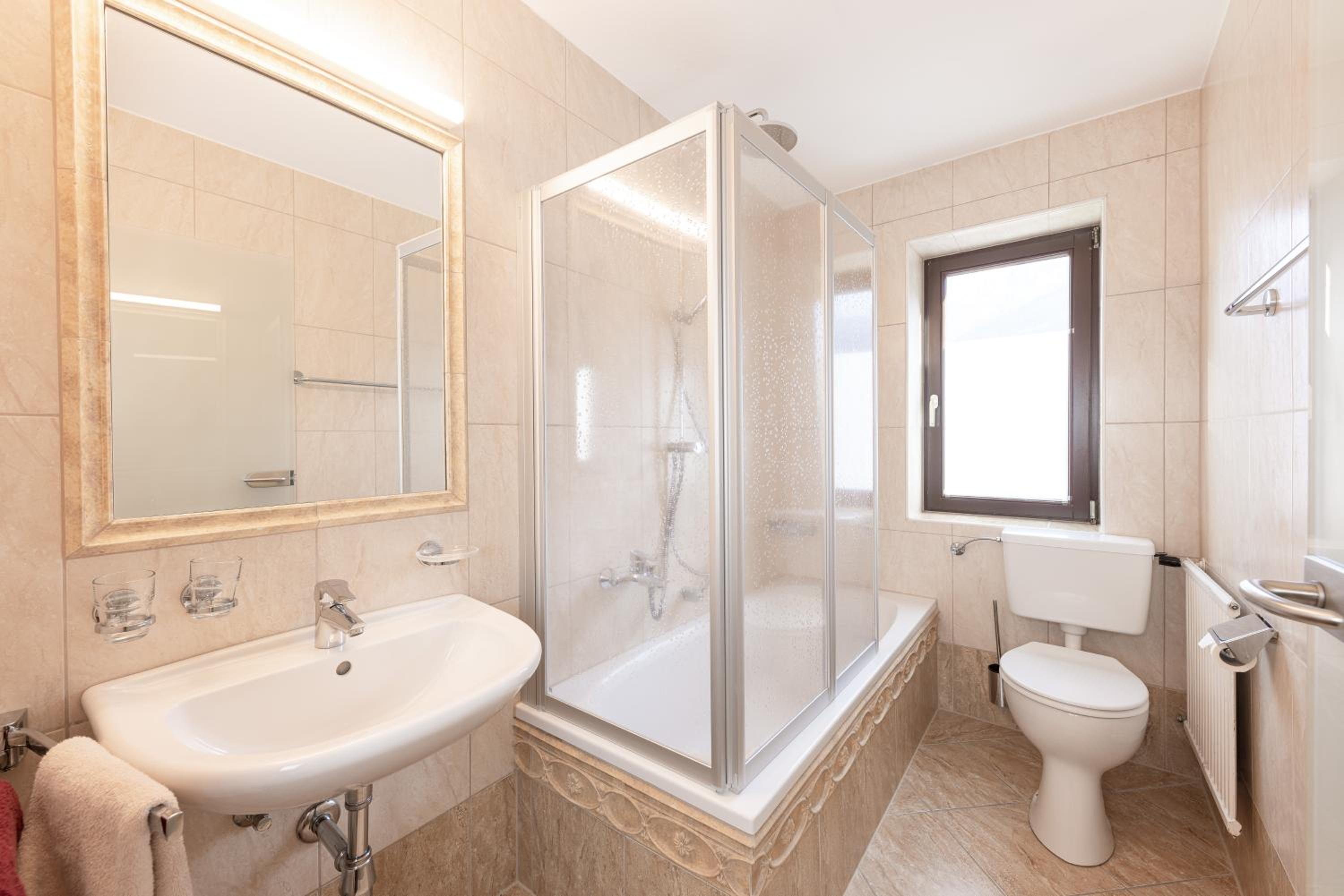 Pension Gulla - Ferienhaus Appartements B&B