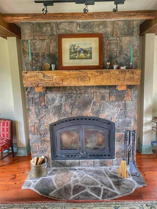 Loyalist Lakehouse with Private Beach