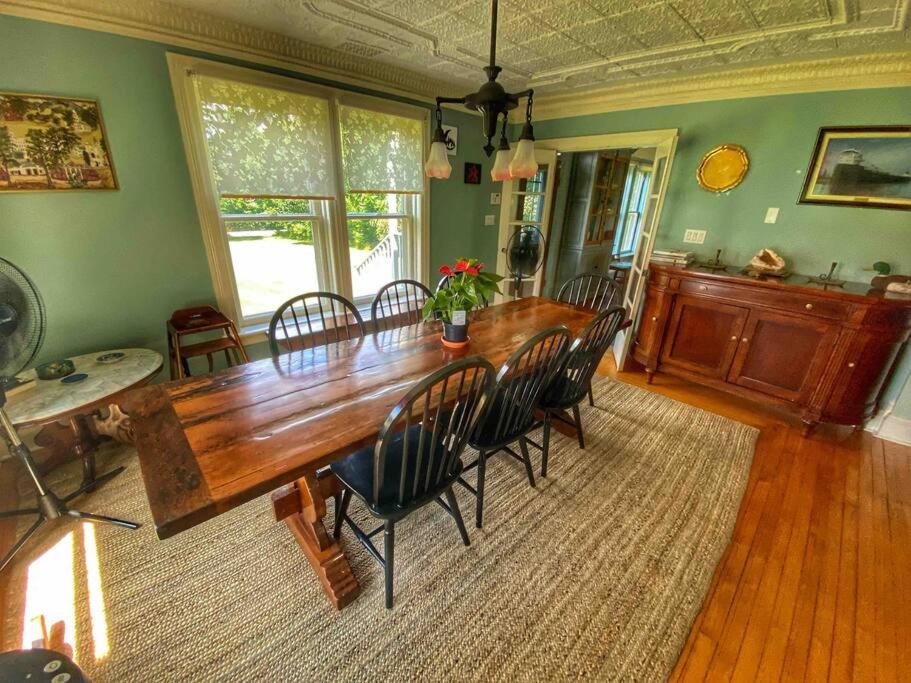Loyalist Lakehouse with Private Beach